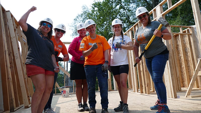 women build volunteers with twin cities habitat for humanity