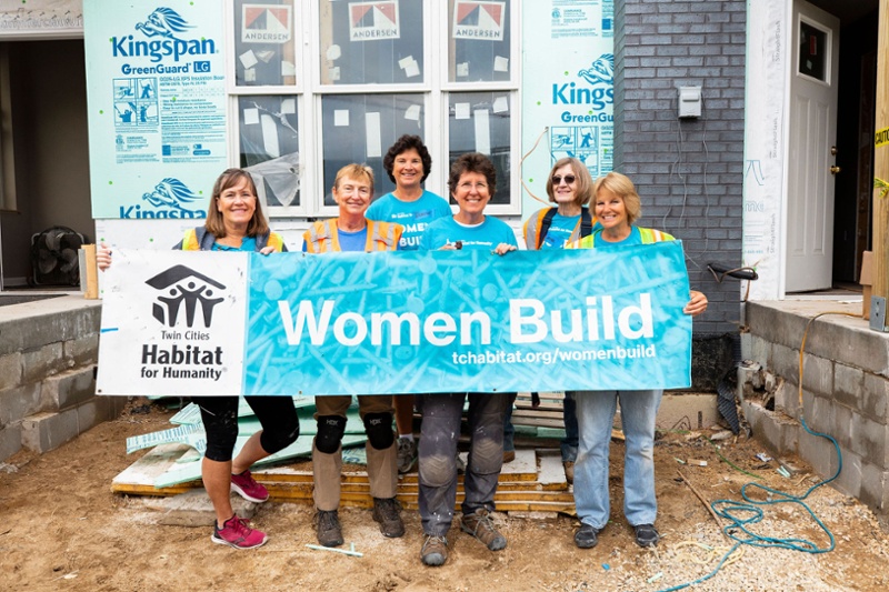 Women build group.