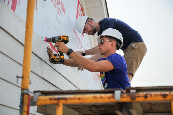 installing siding